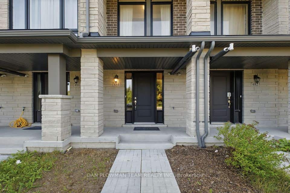 484 Salem Road S, Ajax