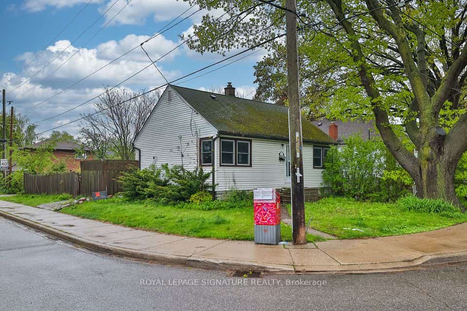 178 Angelene Street, Mississauga, ON L5G 1X2