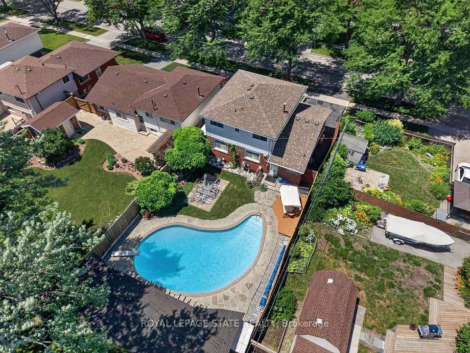 2440 Cyprus Avenue, Burlington, ON L7P 1G6