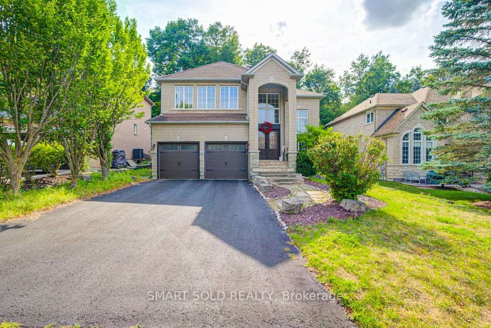 93 Watts Meadow, Aurora, ON L4G 7L8