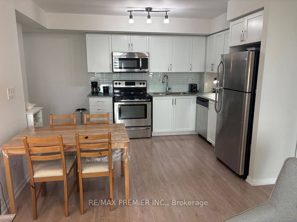 800 Lawrence Avenue W, Toronto