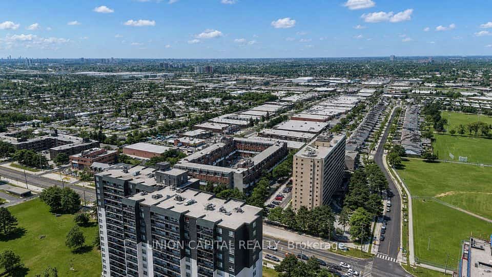 10 Eddystone Avenue #126, Toronto, ON M3N 2T2