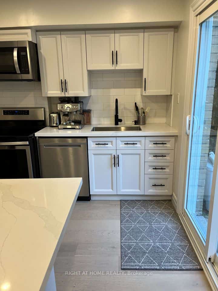 6 Broadpath Road, Toronto, ON M3C 2B5