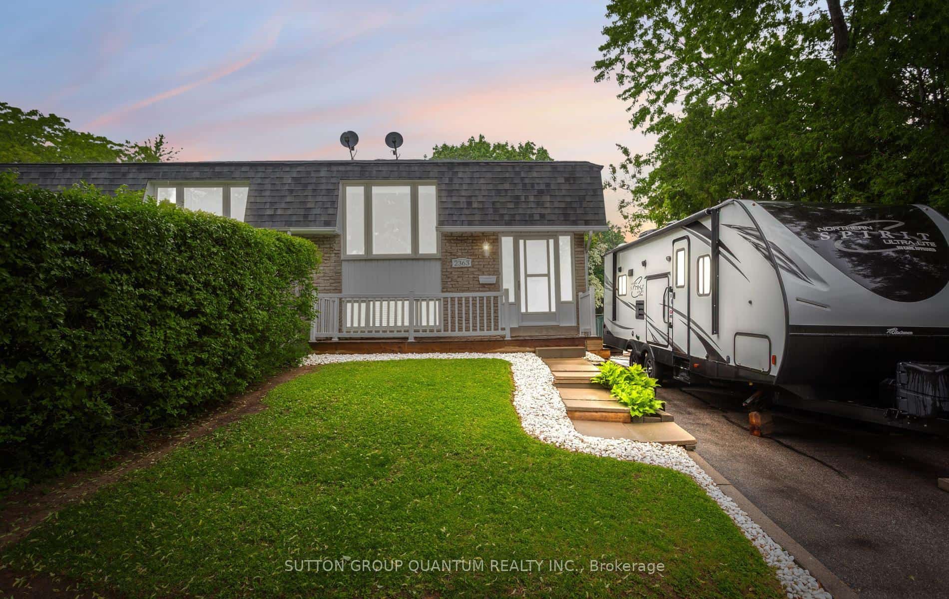2363 Holyhead Drive, Burlington, ON L7P 3V2
