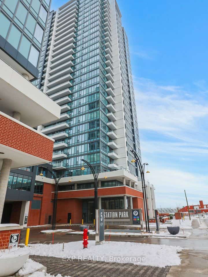 15 Wellington Street S #708, Kitchener, ON N2G 0E4