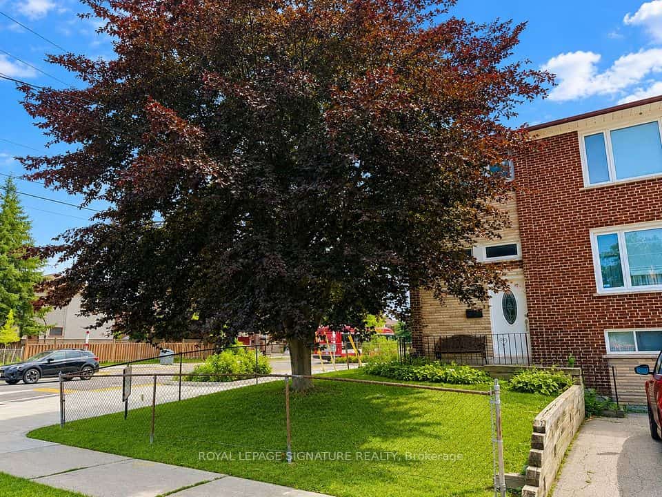 67 Stilecroft Drive, Toronto, ON M3J 1A8