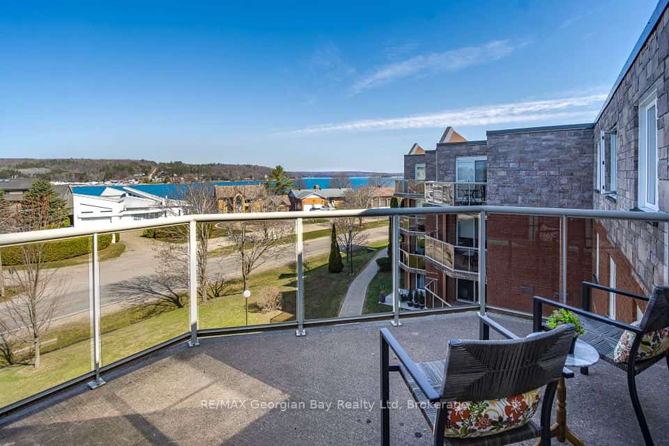 11 Beck Boulevard #404, Penetanguishene, ON L9M 2G1