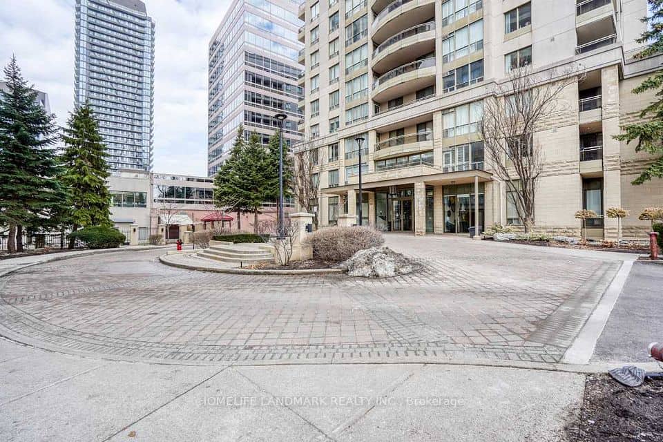 260 Doris Avenue, Toronto
