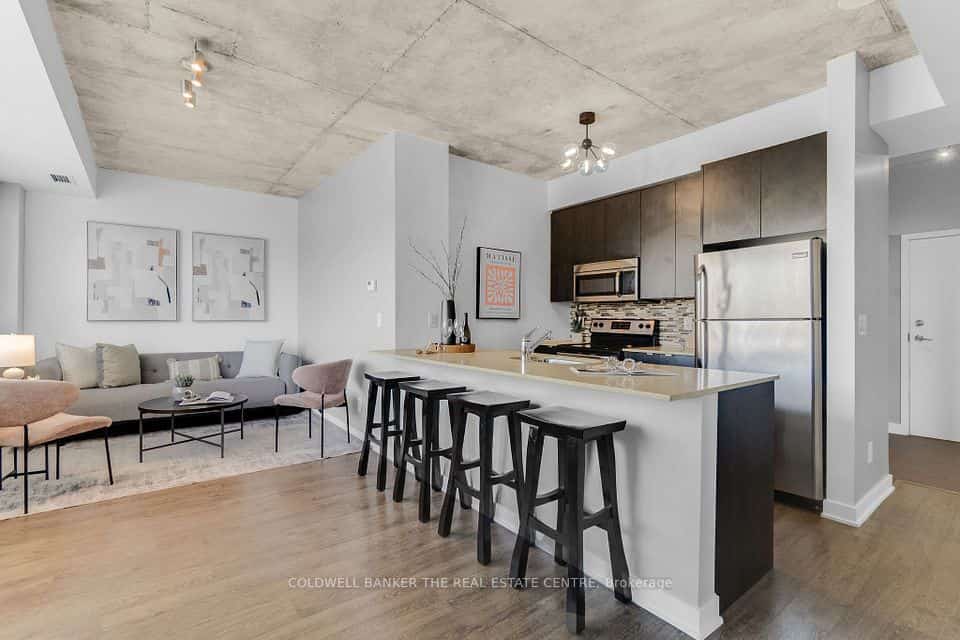 400 Wellington Street W #802, Toronto, ON M5V 0B5