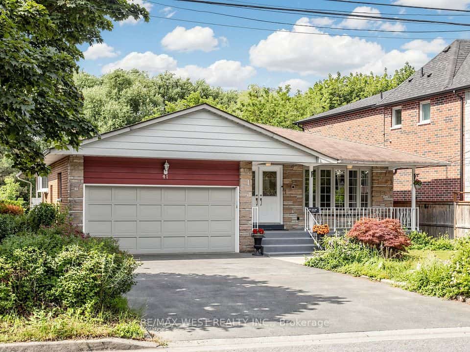 41 Burnview Crescent, Toronto, ON M1H 1B4