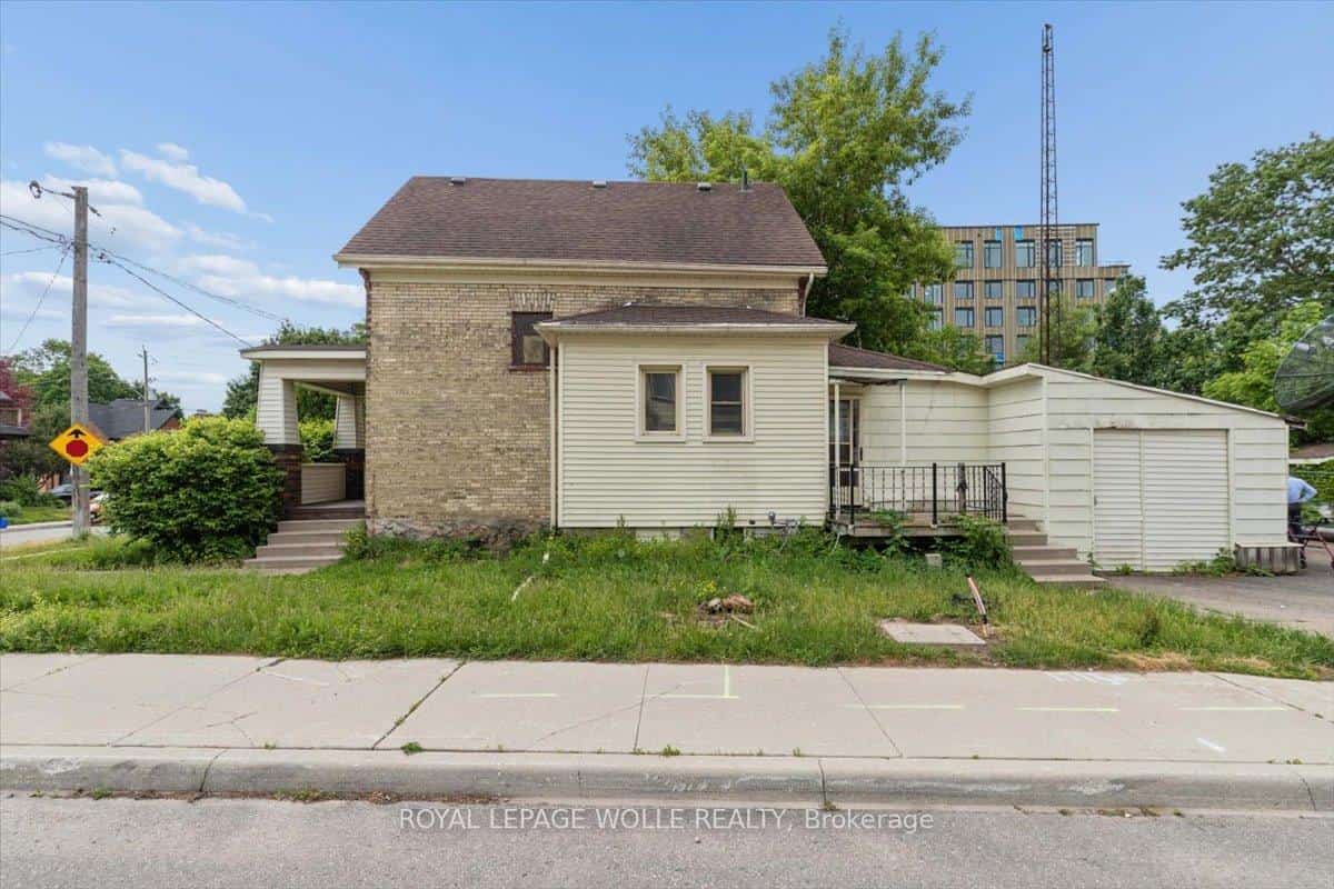 427 Duke Street W, Kitchener, ON N2H 3Y6