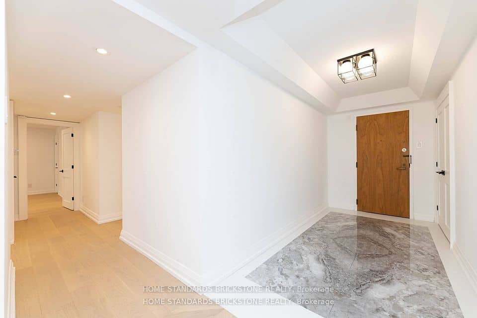 61 St Clair Avenue W, Toronto