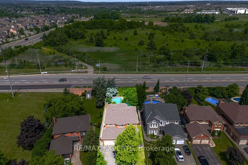 12 Kingfisher Court, Brampton, ON L6Z 3R4