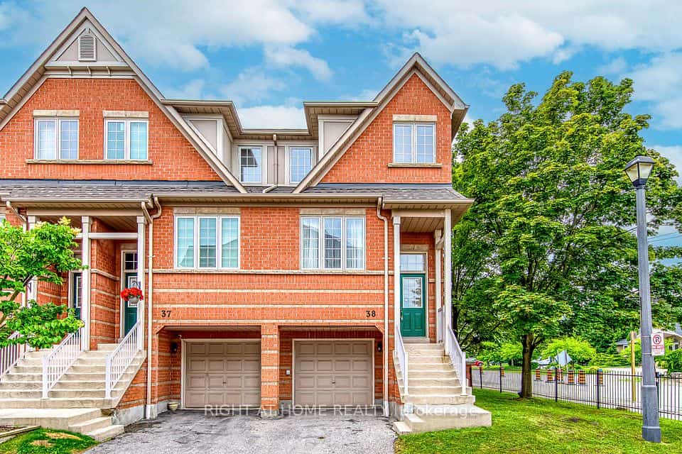 38 Fairview Road W #38, Mississauga, ON L5B 4J8