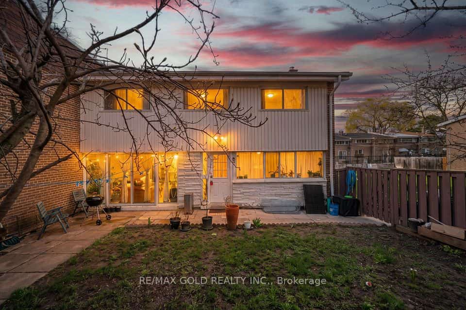 30 Sentinel Road #2, Toronto, ON M3M 2Y8