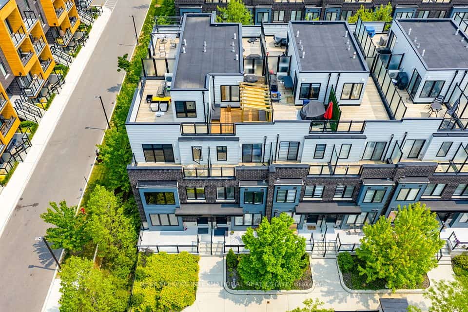 1155 Stroud Lane #2, Mississauga, ON L5J 0B3