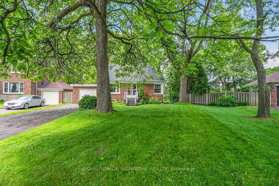 11 Innisdale Drive, Toronto, ON M1R 1C4