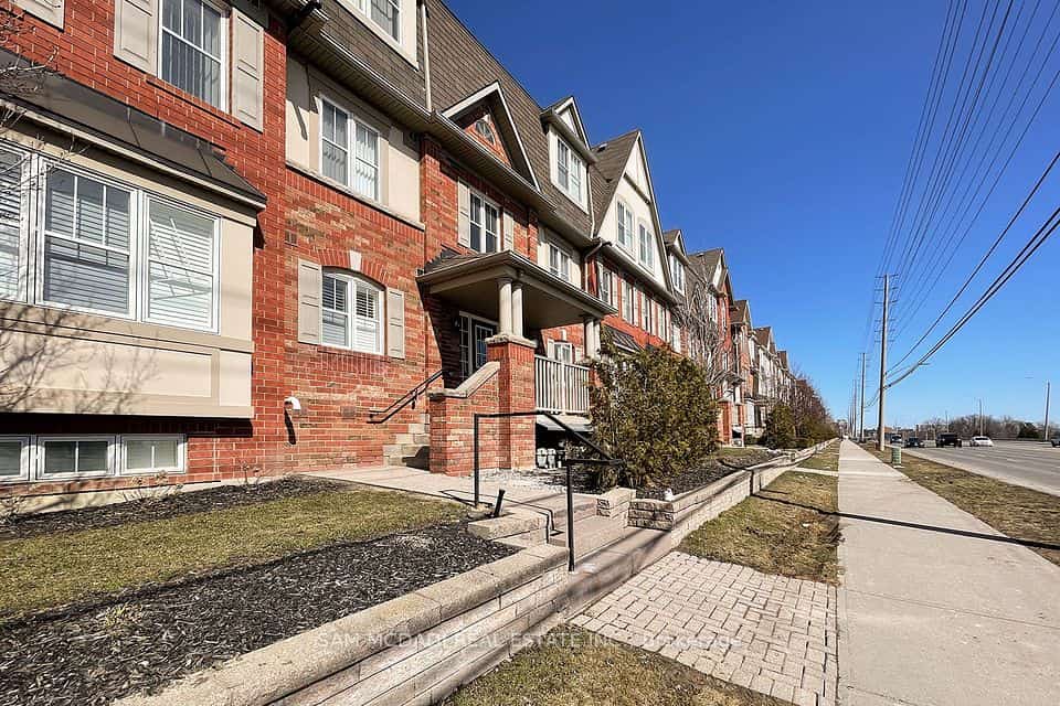 639 Dundas Street W #2, Mississauga, ON L5B 0B5