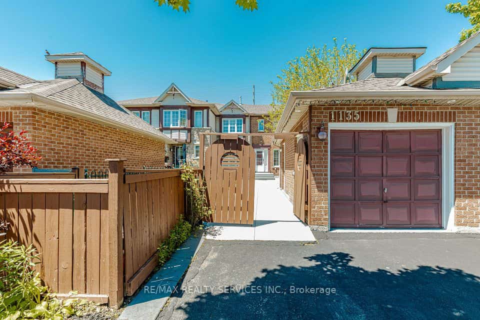 1135 Bellarosa Lane, Mississauga, ON L5V 1L3