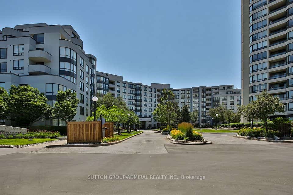 333 Clark Avenue W #106, Vaughan, ON L4J 7K4