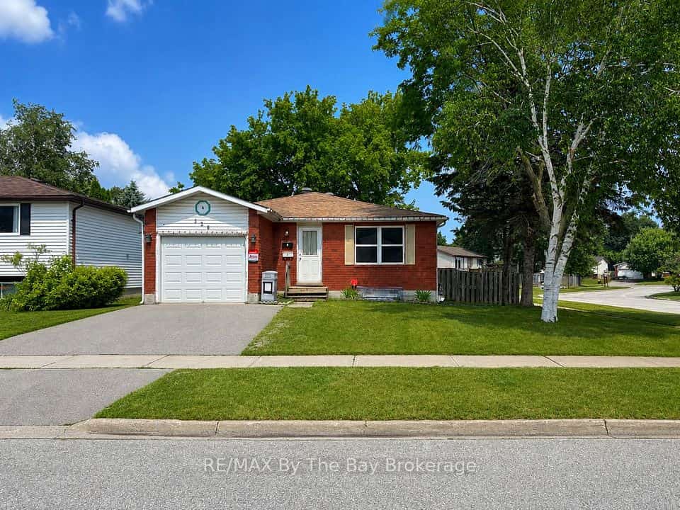 326 Christine Drive, Midland, ON L4R 5A4