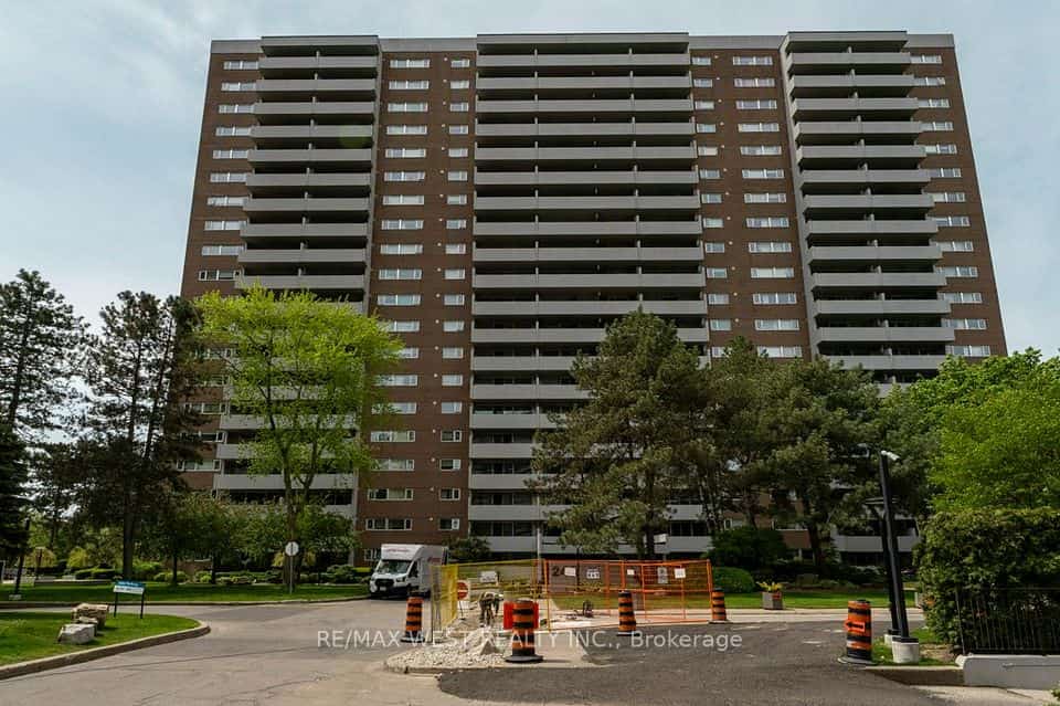 Lambton Square, Toronto