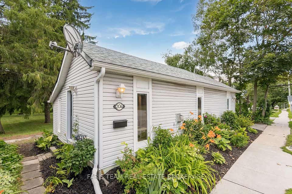 204 Cox Mill Road, Barrie, ON L4N 4G5