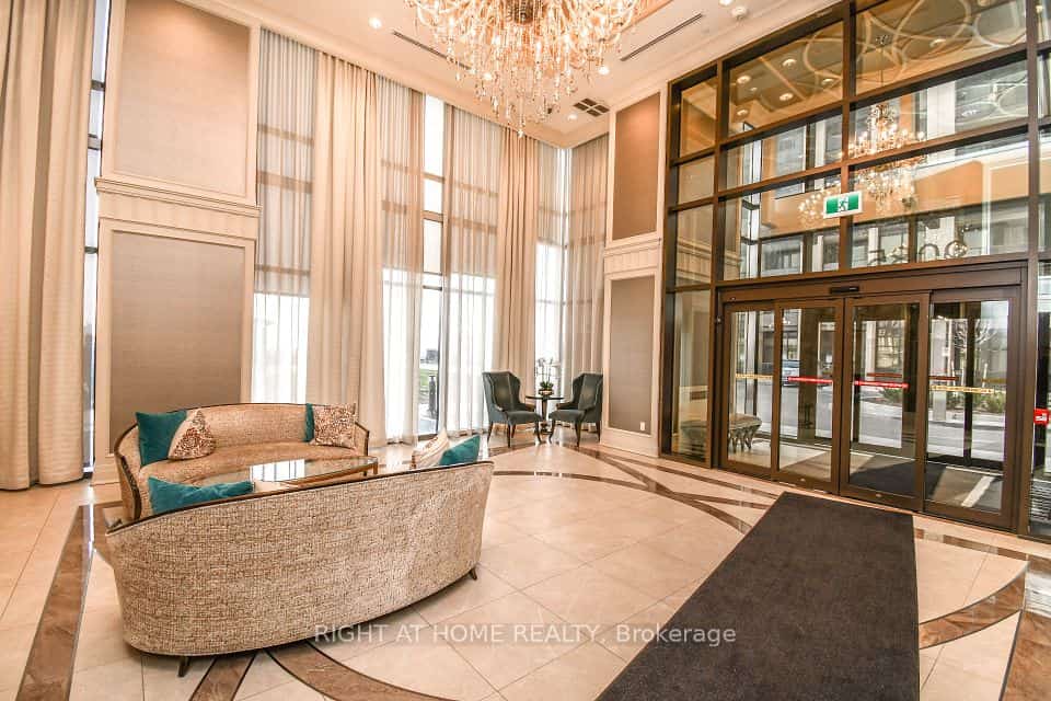 9085 Jane Street #811, Vaughan, ON L4K 5P1