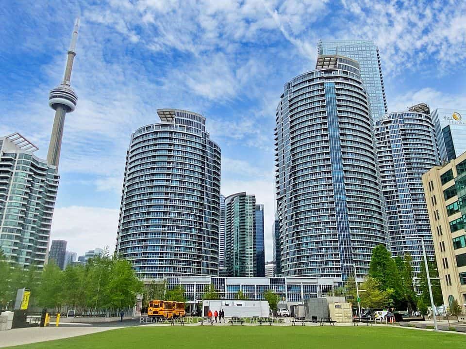 208 Queens Quay West Street #2212, Toronto, ON M5J 2Y5