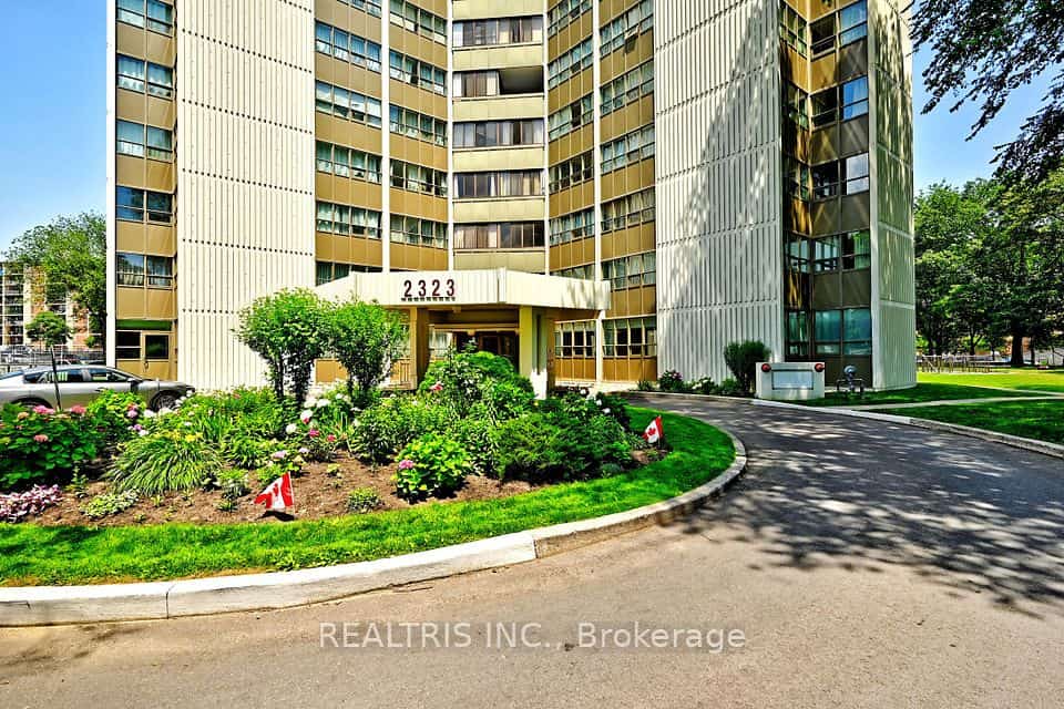 2323 Confederation Parkway #807, Mississauga, ON L5B 1R6