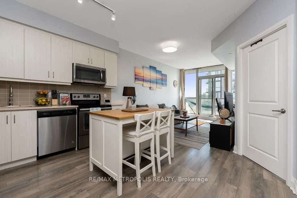 15 Zorra Street #503, Toronto, ON M8Z 0C1