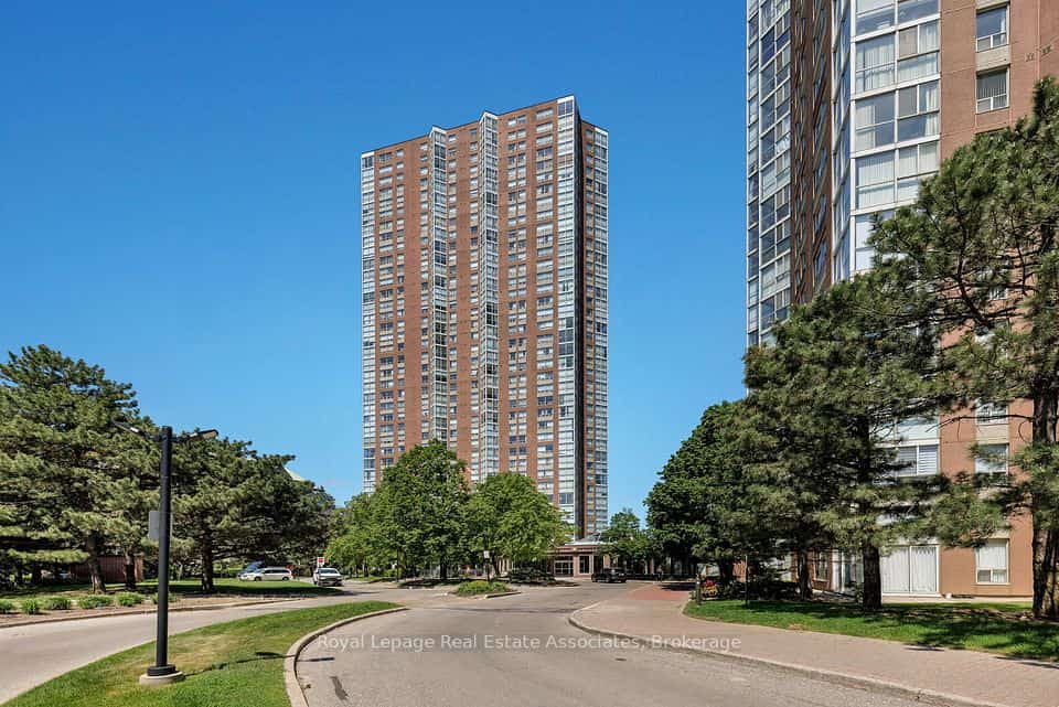 7 Concorde Place #411, Toronto, ON M3C 3N4