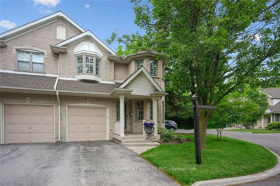 3243 New Street #5, Burlington, ON L7N 1M9