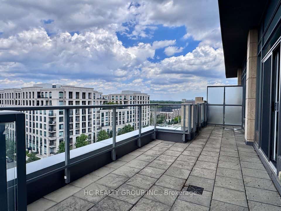 28 uptown Drive #PH12, Markham, ON L3R 5M8