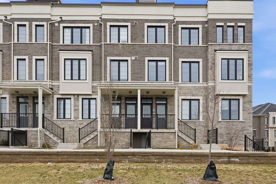 383 Dundas Street E #58, Hamilton, ON L8B 1X6