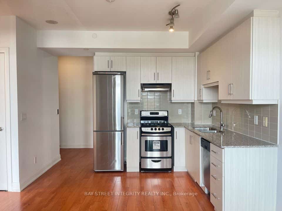 68 Canterbury Place #1001, Toronto, ON M2N 0H8