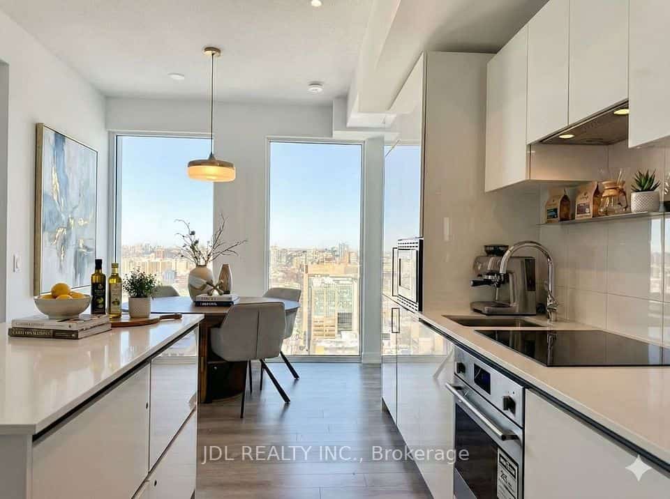 238 Simcoe Street #3709, Toronto, ON M5T 0E2