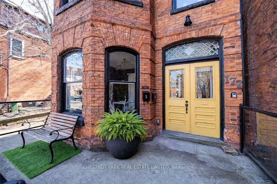 177 Charlton Avenue W, Hamilton, ON L8P 2C8