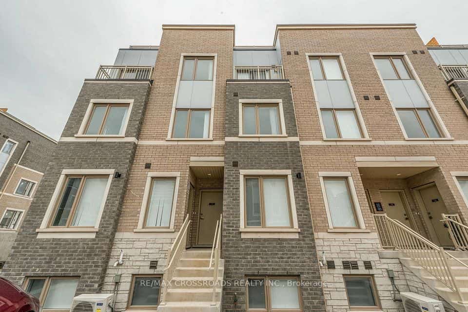 140 Honeycrisp Crescent #292, Vaughan, ON L4K 0N7