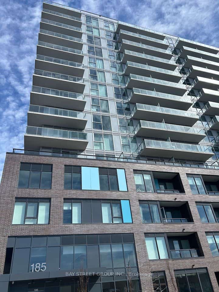 185 Deerfield Drive #612, Newmarket, ON L3Y 0G7
