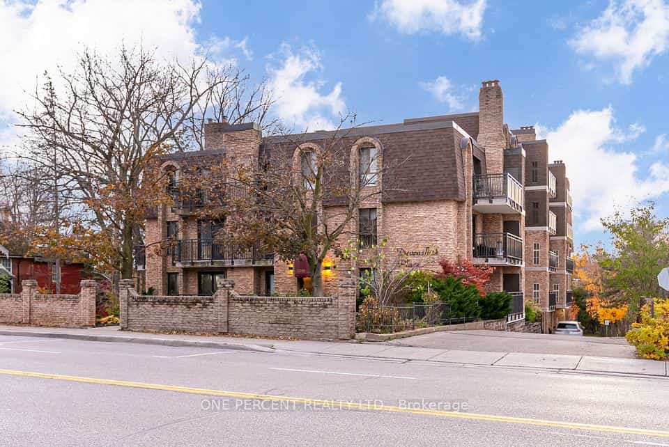 15390 Yonge Street #406, Aurora, ON L4G 1N8