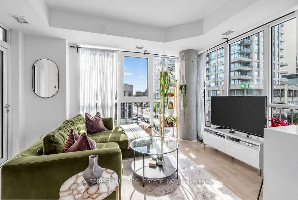 501 St Clair Avenue W #326, Toronto, ON M5P 0A2