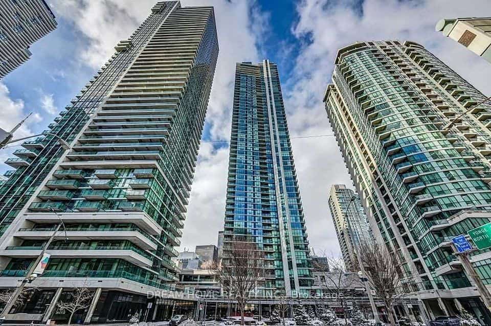 33 Bay Street #1413, Toronto, ON M5J 2Z3