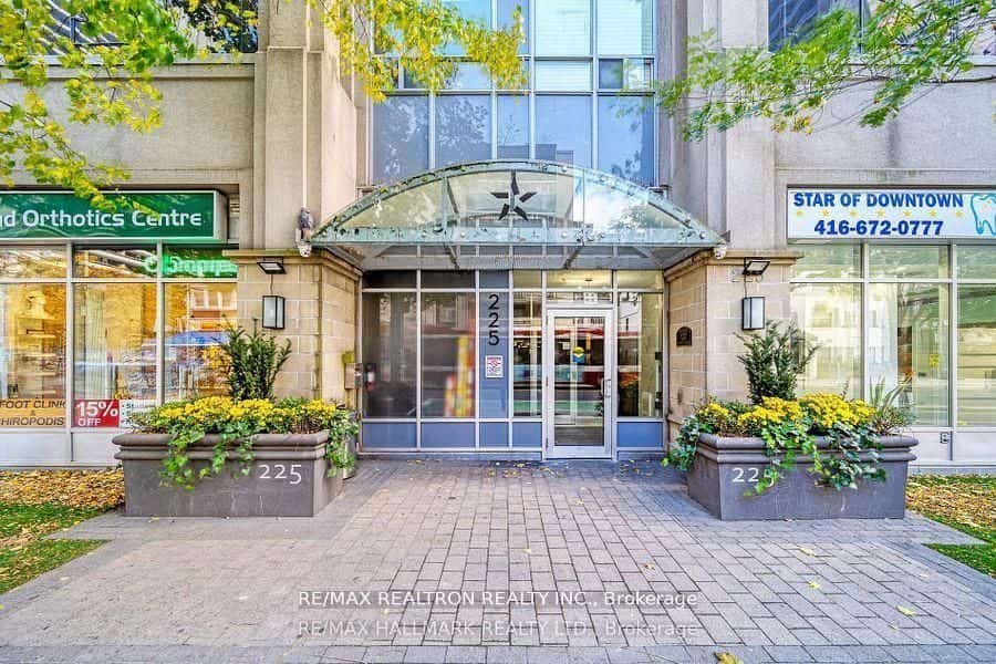 225 Wellesley Street E #709, Toronto, ON M1X 1X8