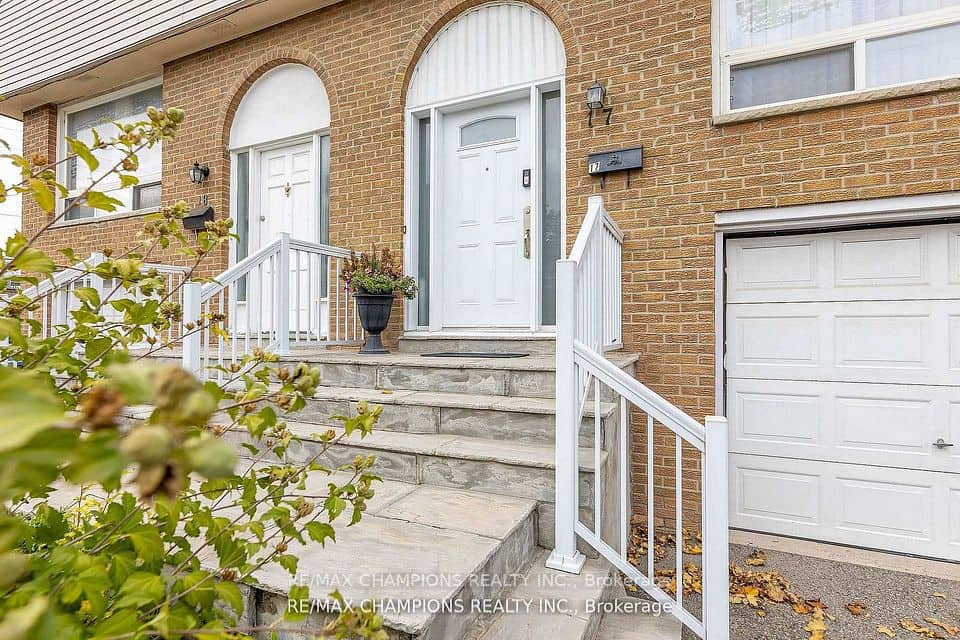 3525 Brandon Gate Drive, Mississauga