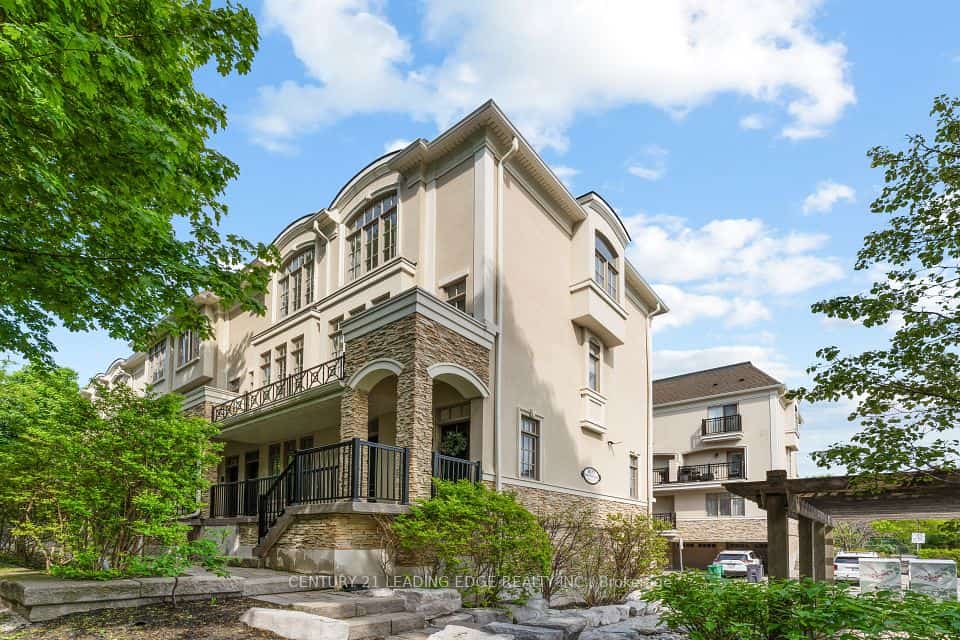 3077 Cawthra Road #18, Mississauga, ON L5A 2X4