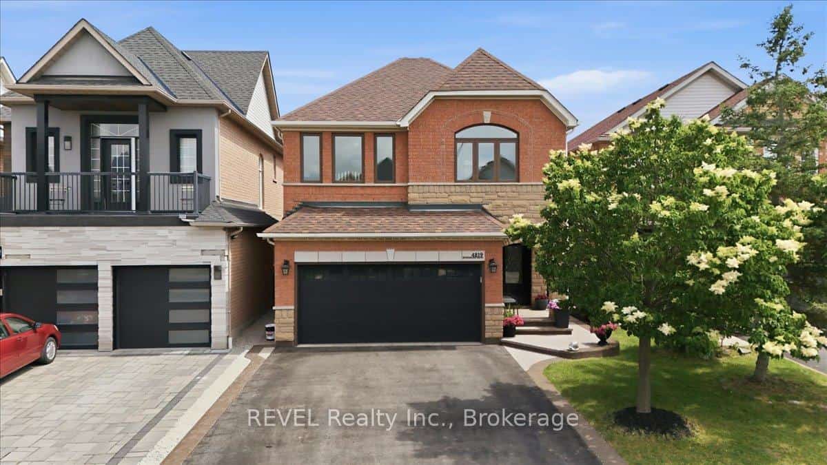4819 Bloomburg Drive, Mississauga, ON L5M 7K4