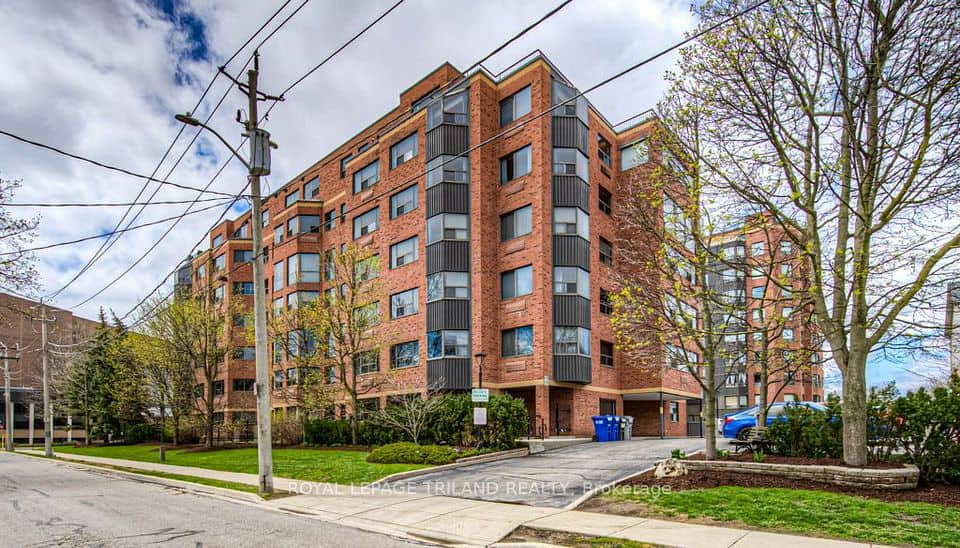 20 Ellen Street, Kitchener, Kitchener