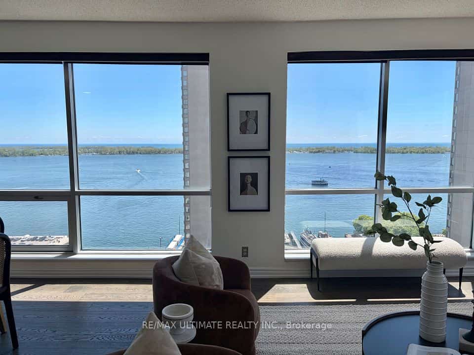 10 Queens Quay W #2206, Toronto, ON M5J 2R9