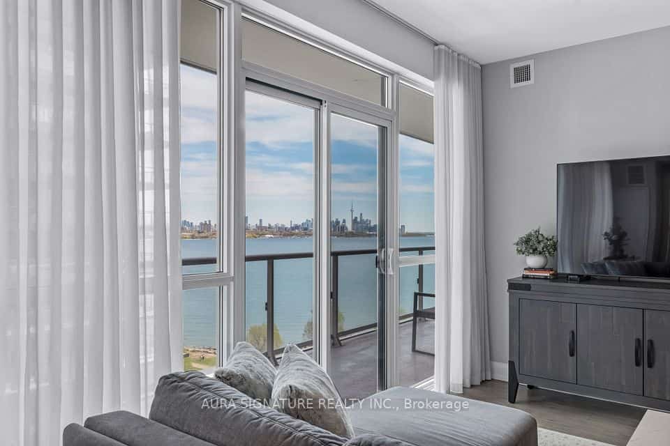 110 Marine Parade Drive #901, Toronto, ON M8V 0A3